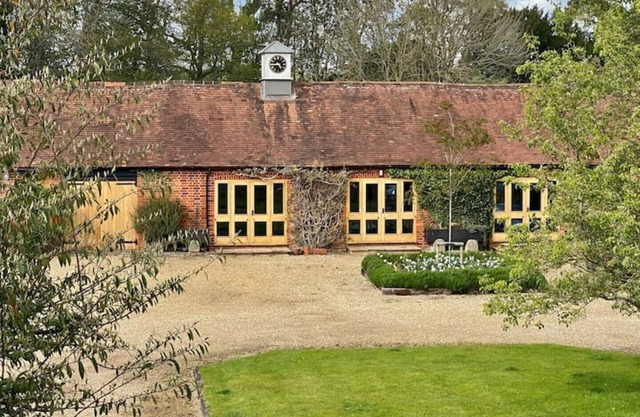 Clock Tower - 2 Bed Pretty Unique Barn with Indoor Pool