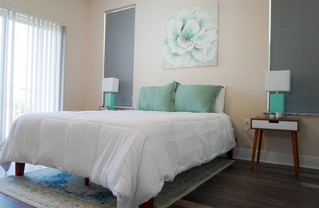 🔥CLOSE 2 SHORE❤️ | SLEEPS 4 W/BEACH VIEWS