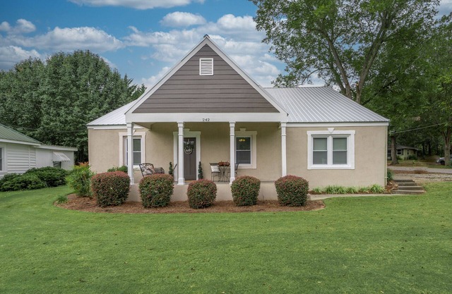 Close to Beautiful Downtown Monroe, Georgia