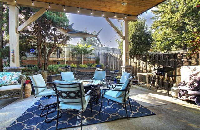Close to Downtown*Luxe-Beautiful Shower-Pets!