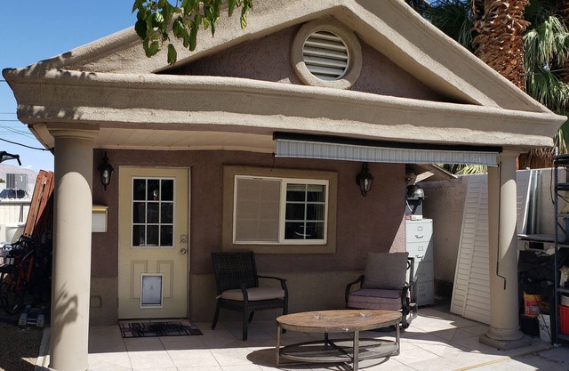 close to downtown, to Strip Las Vegas , Arts District,