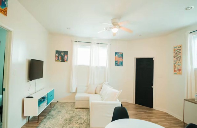 CLOSE TO FQ + FAIRGROUNDS, SLEEPS 4 WITH W/D
