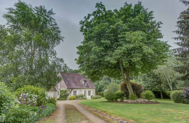 Close to Paris, ideal for recharging your batteries. Breathtaking view of the Compiègne forest