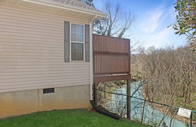 Close to Pigeon Forge, One story, Motorcycle Friendly, River View
