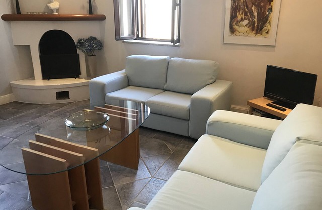 Close to Rome and beach. Great panoramic view in old town. Large roof terrace