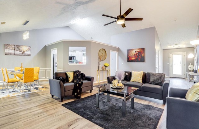 Close to Shopping Pet-Friendly Lawrenceville Home