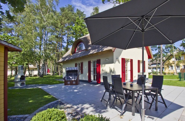 Close to the beach, quiet location, own sauna, beautiful garden - Ferienhaus Ostseesonne