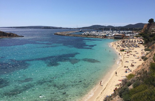 Close to the beach, modern facilities & large garden, everything within walking distance. WIRELESS INTERNET ACCESS