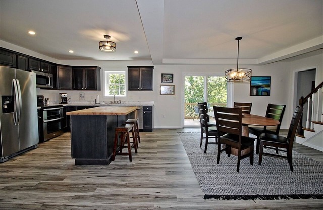 Close to Town, Climbing, Biking and Skiing - Spacious House Great for Getaways