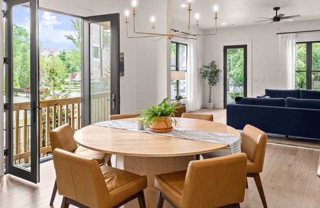 Closest to downtown square, luxury bedding, outdoor patio, vinyl, guitar, piano.