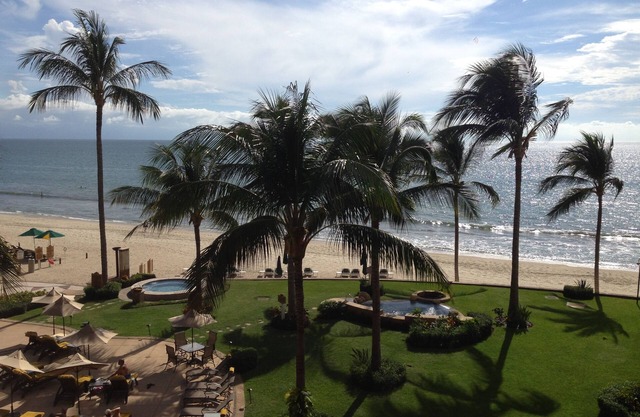 Closest to the Ocean 3rd floor. BradAndJoeyRentals - Villa La Estancia