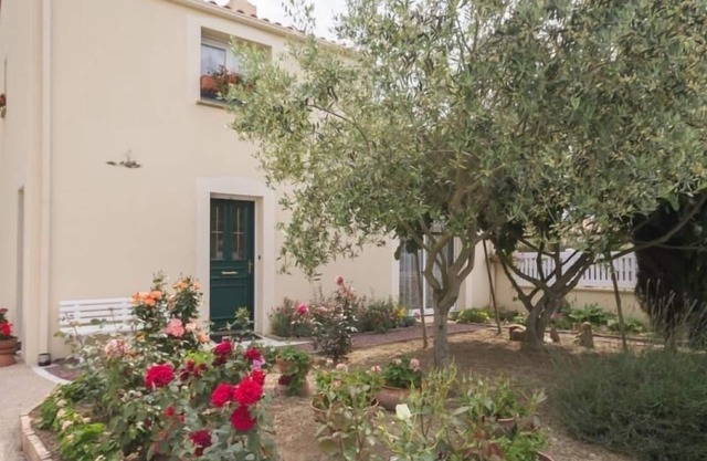 Cozy Apartment with Modern Amenities between Nantes and the Sea