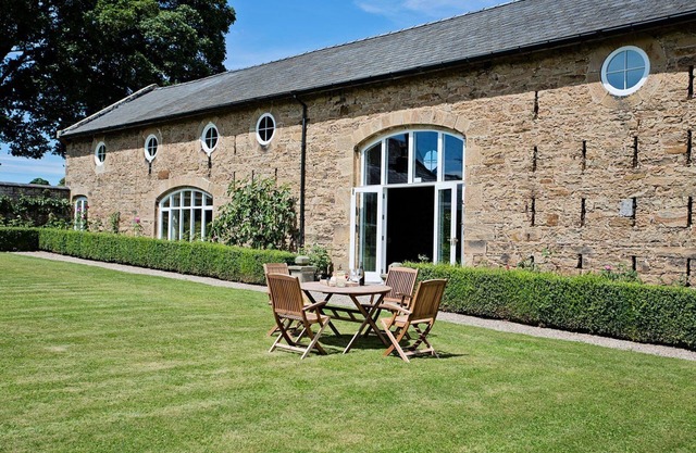 Coach House Wrexham sleeps 8
