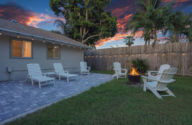 Coastal 3BR Retreat - King Suite, Outdoor Living, Fenced Yard, Close to Delray