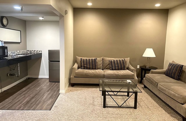 Coastal Charm and City Excitement! Free Parking, Near South Coast Botanic Garden