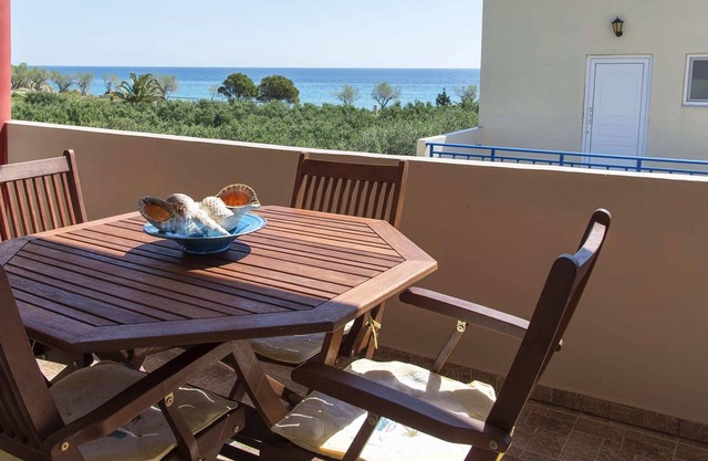 Coastal Charm-Getaway to Artichoke's Seaside Oasis