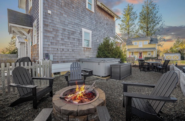 Coastal Cottage w/Private Hot Tub + Indoor/Outdoor Fireplace + EV Charger