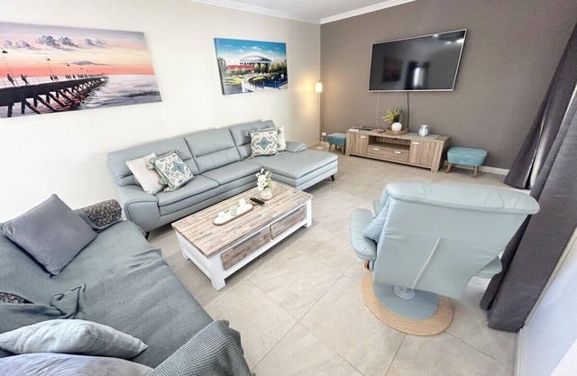 Coastal Epping Escape - New Home & Self Contained Unit in Moonta Bay