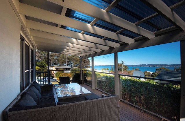 Coastal Escape | Walk to Beach, Pet-Friendly, Wifi