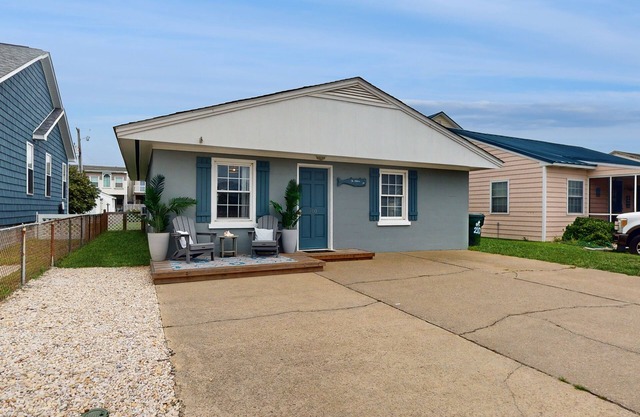 Coastal home close to beach and local attractions with W/D & AC