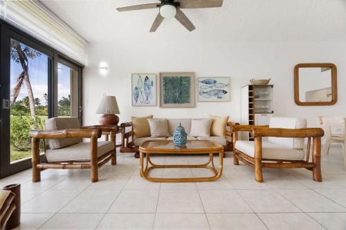 Coastal Living With Golf Course Vistas Otium