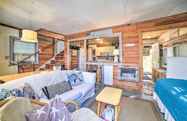 Coastal Perry Cottage about 2 Mi to Boat Ramp!