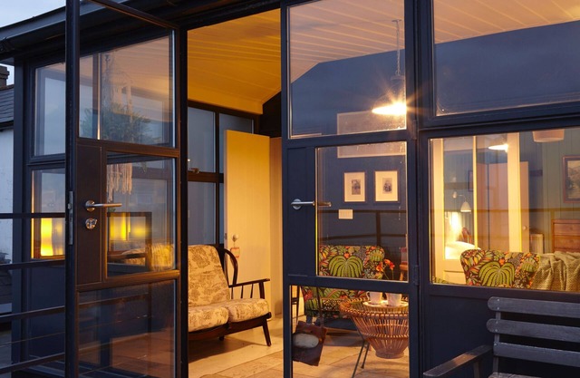 Coastal retreat, a stone's throw away from Kingsdown beach