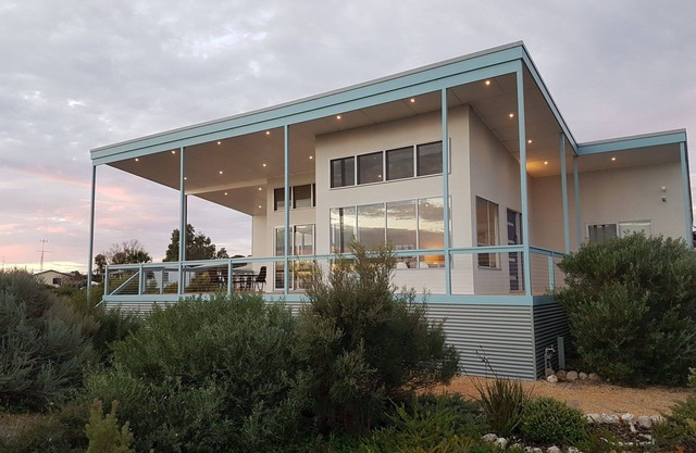 Coastal Retreat ~ Panoramic views. Winter off peak special!