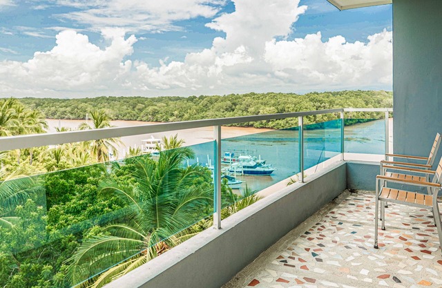 Coastal Serenity in El Roble: Your Perfect Getaway! Water views and Balcony