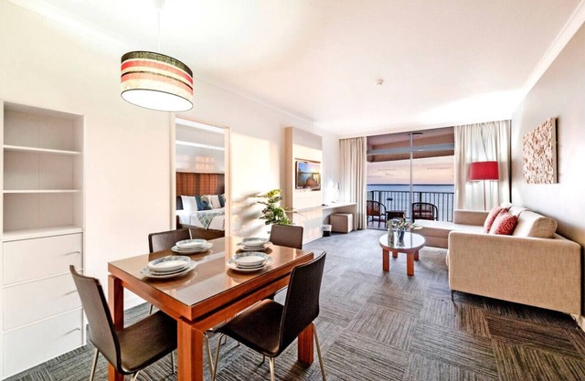 Coastal Splendor: Seaview ~ Pool ~ Balcony Dining