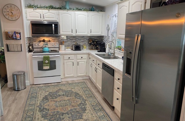 Coastal vibes, privacy and laid back location in beautiful East Naples