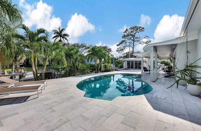 Coastal Waterfront Retreat with Private Dock, walking distance to District Table