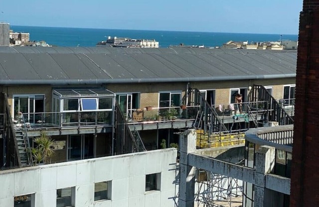 Coastal Windsor Escape in Central Brighton