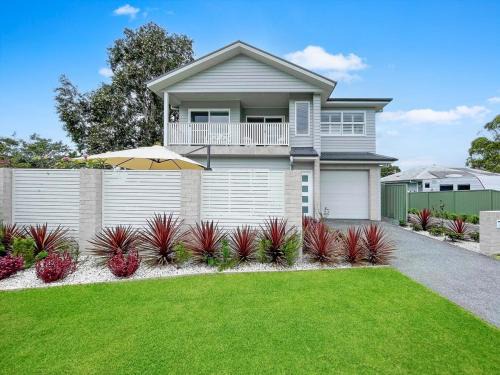 Coastline Cove - Modern Townhome Oasis