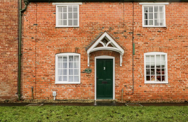 COBBLERS COTTAGE, country holiday cottage in Market Weighton