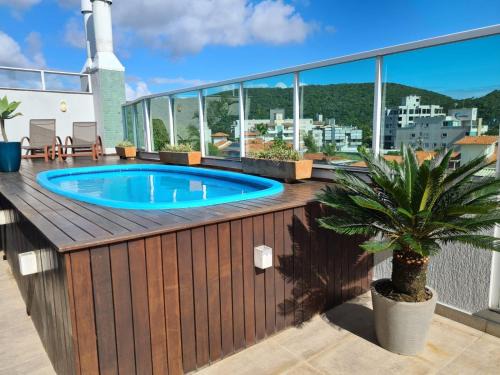 Cobertura com Piscina 50 mt do Mar