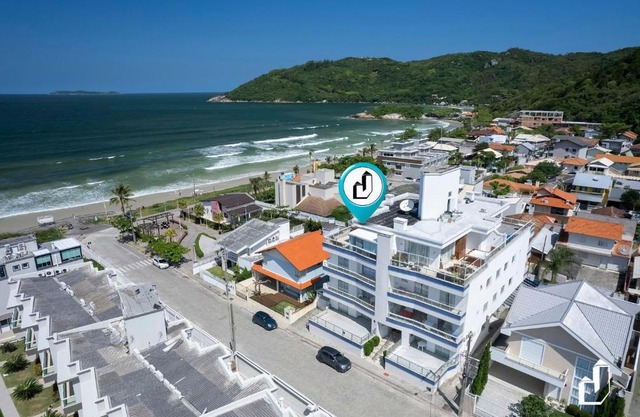 Cobertura duplex com vista para o mar e jacuzzi