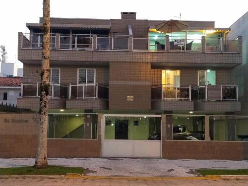 Cobertura em Caiobá-Matinhos-Pr 2 quadras do mar