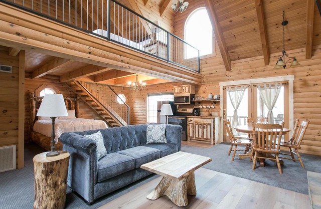 Coblentz Country Lodge by Amish Country Lodging