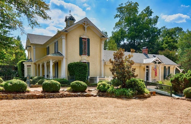 Cochran-Jackson House: Step back in time and still enjoy the modern amenities!