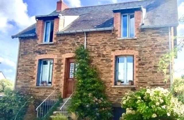 Cocooning stone house