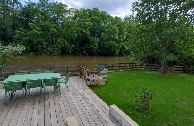Coin de Paradis Entièrement Rénovée en Bord de Rivière et ses 20 Mètres de Berge