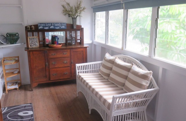 COL'S COTTAGE - 300 METRES TO THE BEACH