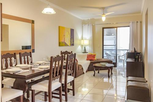 Com garagem a 2 quadras do mar MM9040