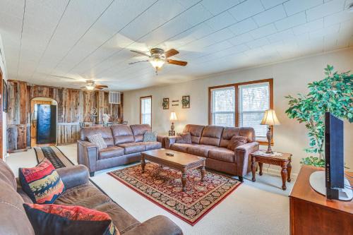 Comanche County Home Near Hunting and Fishing!