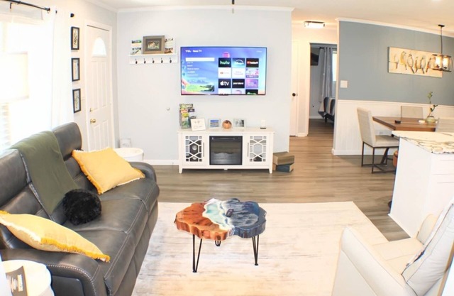 Come experience “real Florida” at this pet friendly Silver Springs Hideaway!