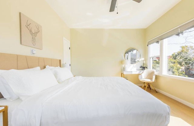 Come live the sunny & relaxing SoCal life in our brand-new sunny beach getaway