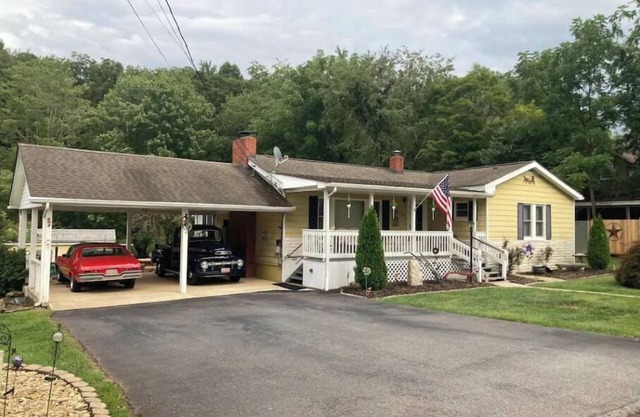 Come see the Great Smoky Mountains.