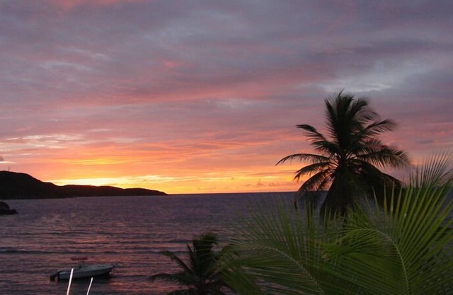 Come Stay in Paradise! Enjoy the Beach,Ocean & Pool just steps from the Condo!