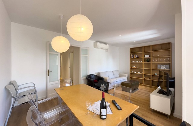 Comfy 4 bedroom apartment minutes from the city center